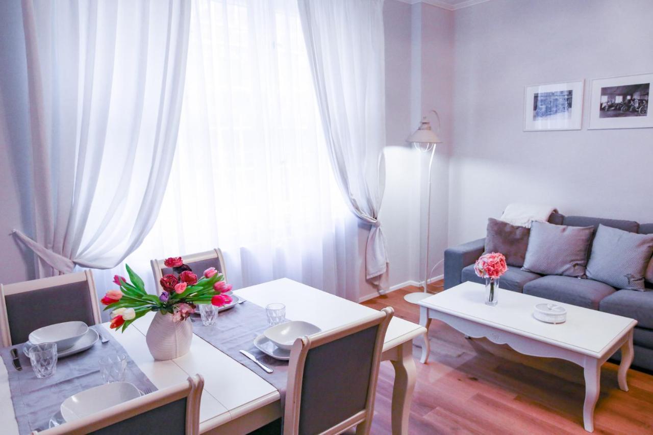 White & Gray Apartments — Photos 1